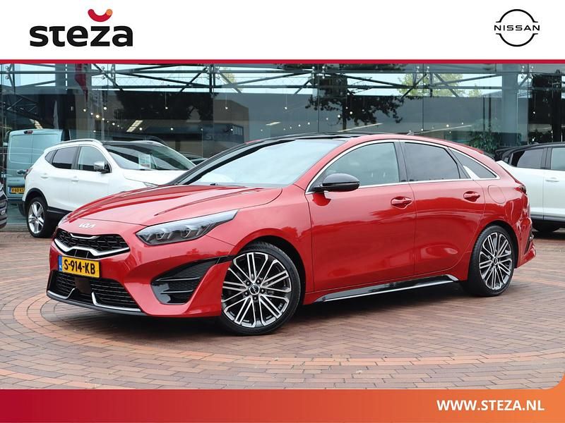 Rood Gebruikt 2023 Kia ProCeed Hatchback | € 27.445 (Goede deal) - Afbeelding 1/4