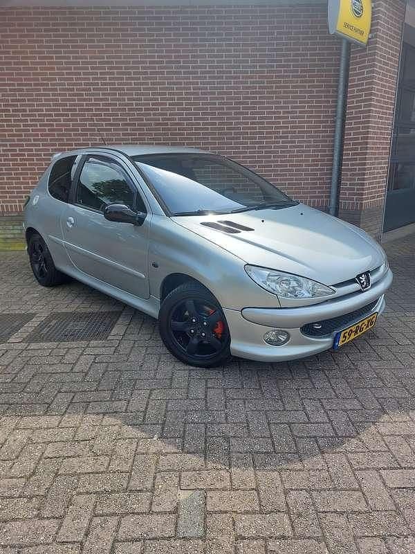 Grijs Gebruikt 2005 Peugeot 206 Quiksilver Hatchback | € 3.000 (Duur) - Afbeelding 1/4
