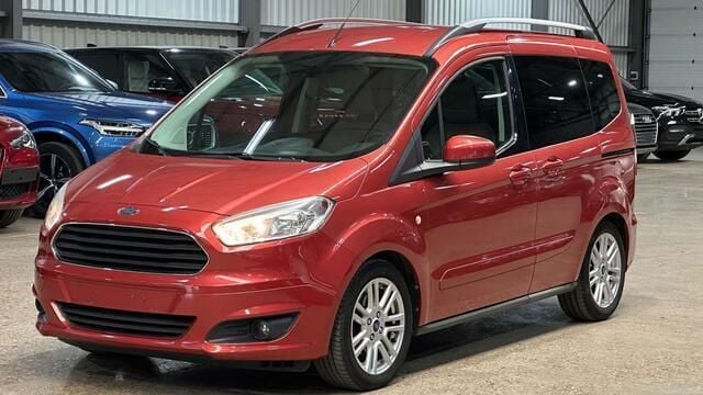 Rood Gebruikt 2014 Ford Tourneo Courier Titanium MPV | € 9.300 (Eerlijke prijs) - Afbeelding 1/4
