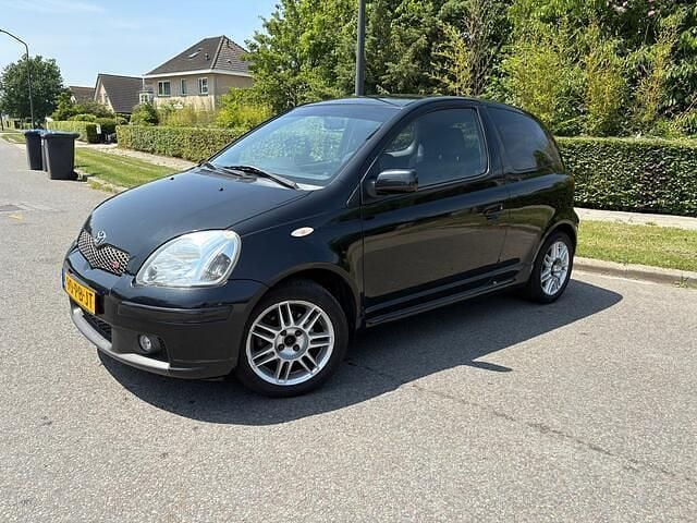 Zwart Gebruikt 2004 Toyota Yaris Sport Hatchback | € 1.995 (Eerlijke prijs) - Afbeelding 1/4