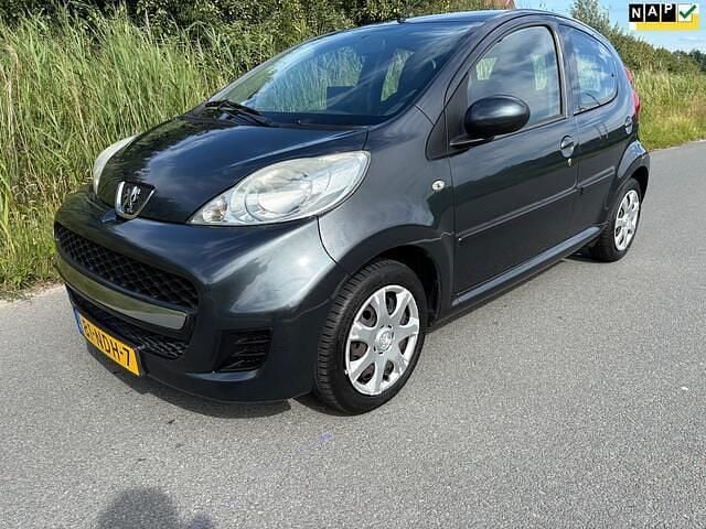 Grijs Gebruikt 2010 Peugeot 107 Hatchback | € 2.649 (Eerlijke prijs) - Afbeelding 1/4