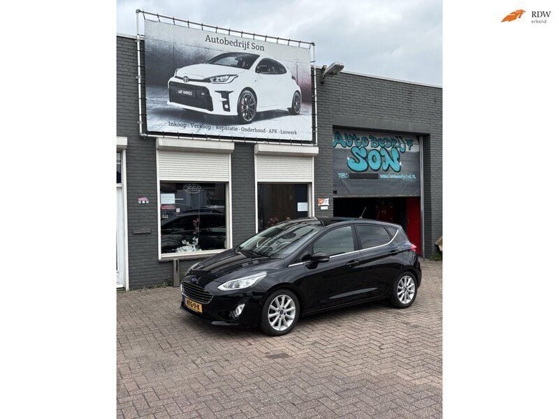 Zwart Gebruikt 2018 Ford Fiesta Titanium Hatchback | € 10.749 (Eerlijke prijs) - Afbeelding 1/4