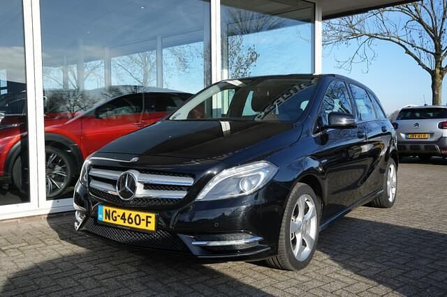 Zwart Occasion 2012 Mercedes B180 Ambition MPV | € 11.950 (Eerlijke prijs) - Afbeelding 1/4