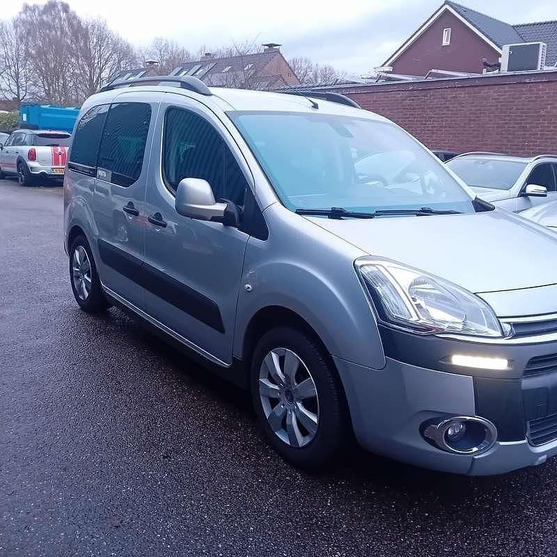 Grijs Gebruikt 2013 Citroën Berlingo XTR MPV | € 5.900 (Eerlijke prijs) - Afbeelding 1/4