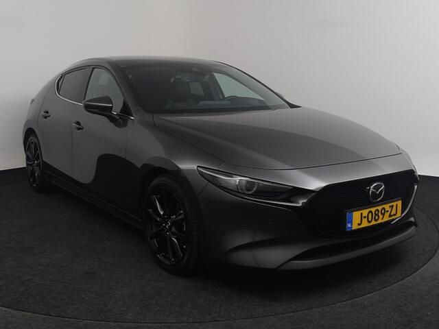 Machine gray (grijs metallic) Gebruikt 2020 Mazda 3 Luxury Hatchback | € 19.940 (Eerlijke prijs) - Afbeelding 1/4