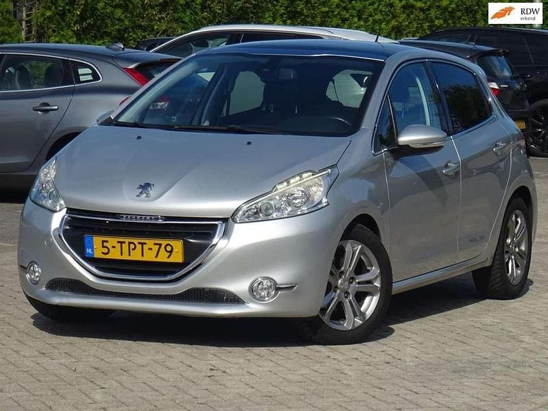 Grijs Gebruikt 2014 Peugeot 208 Allure Hatchback | € 7.999 (Goede deal) - Afbeelding 1/4
