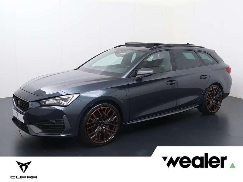 Grijs Gebruikt 2022 Cupra Leon VZ Stationwagen | € 34.440 (Duur) - Afbeelding 1/4