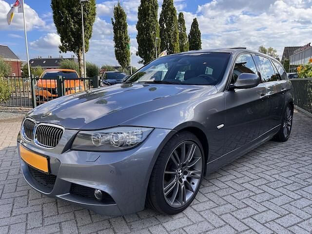 Grijs Gebruikt 2012 BMW 320 M Sport Stationwagen | € 10.900 (Eerlijke prijs) - Afbeelding 1/4