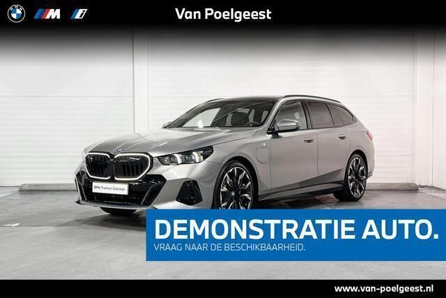 Grijs Gebruikt 2025 BMW 530e M Sport Stationwagen | € 82.900 - Afbeelding 1/4