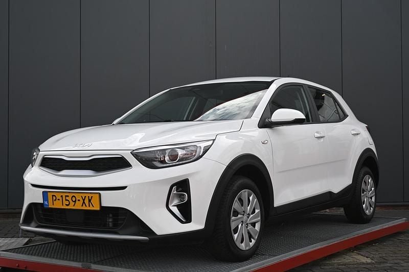 Wit Gebruikt 2022 Kia Stonic Comfort SUV | € 14.950 (Goede deal) - Afbeelding 1/4