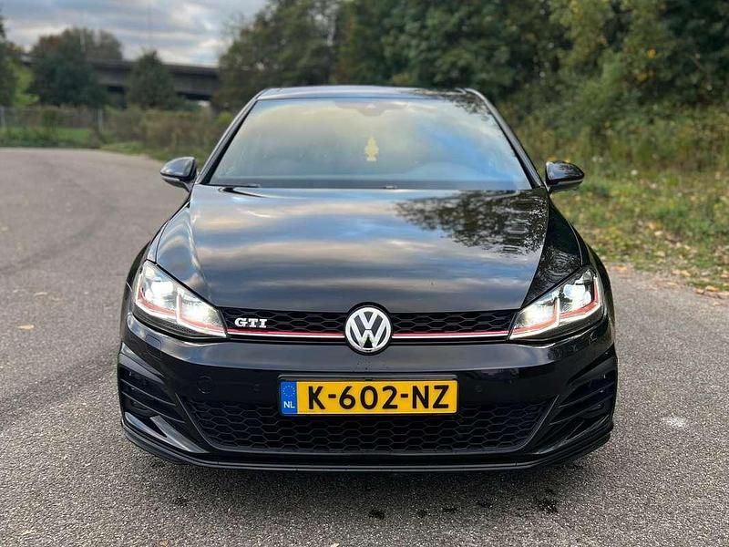 Zwart Occasion 2017 VW Golf VII GTI Hatchback | € 24.000 (Duur) - Afbeelding 1/4