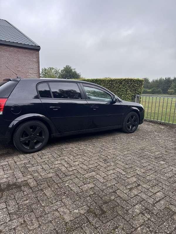 Zwart Gebruikt 2006 Opel Signum Sport Hatchback | € 3.000 (Iets duurder) - Afbeelding 1/4