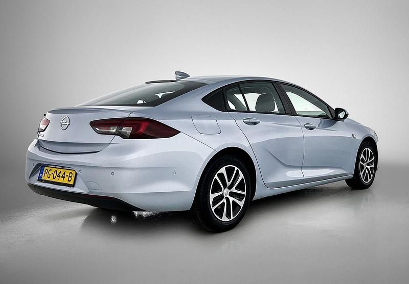 Occasion Opel Insignia Edition 140 PK (102 kW) 2017 Grijs Hatchback