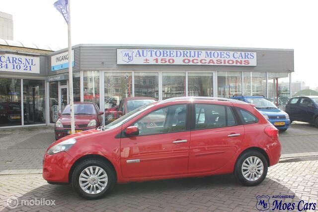 Rood Gebruikt 2011 Renault Clio GrandTour Collection Stationwagen | € 4.250 (Eerlijke prijs) - Afbeelding 1/4