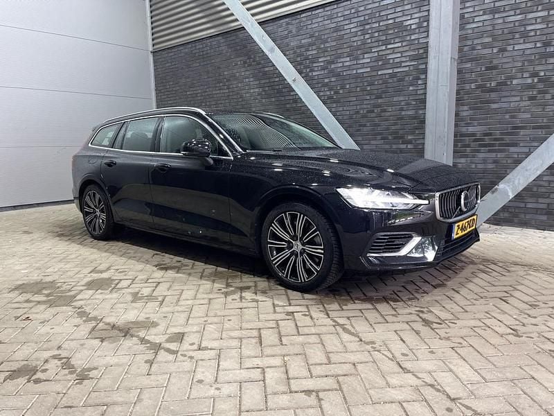 Zwart Gebruikt 2023 Volvo V60 Plus Stationwagen | € 38.800 (Goede deal) - Afbeelding 1/1