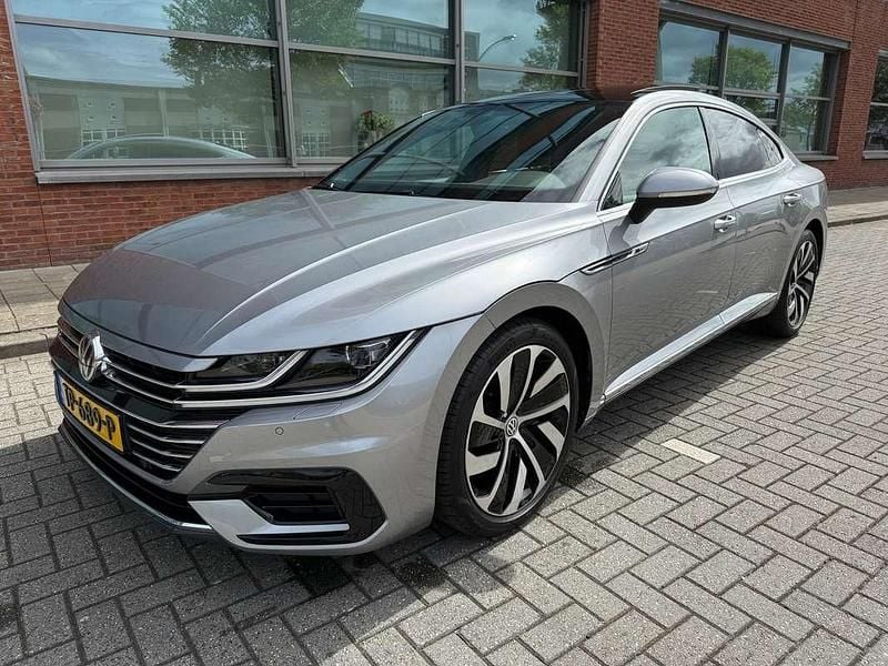 Zilver Occasion 2018 VW Arteon R Hatchback | € 23.950 (Eerlijke prijs) - Afbeelding 1/4