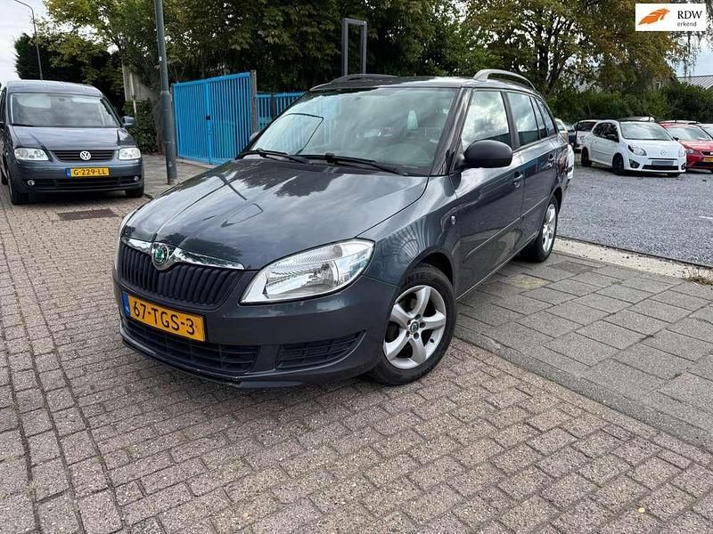 Grijs Gebruikt 2012 Skoda Fabia Fresh Stationwagen | € 1.995 (Goede deal) - Afbeelding 1/4