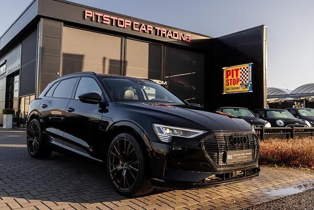 Zwart Occasion 2019 Audi e-tron S-Line SUV | € 30.450 (Iets duurder) - Afbeelding 1/3