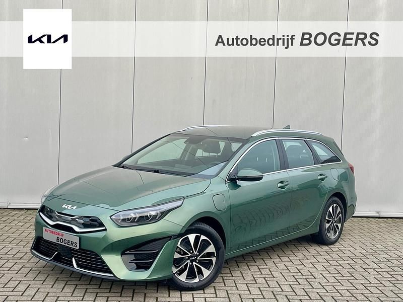 Groen Gebruikt 2023 Kia Ceed Hatchback | € 24.940 (Eerlijke prijs) - Afbeelding 1/4