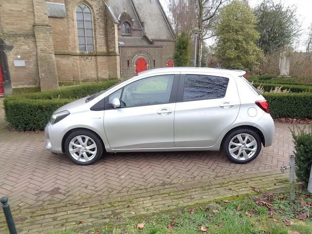 Occasion Toyota Yaris Hybrid 2014 Zilver (metallic) Hatchback