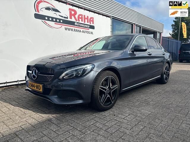 Grijs Gebruikt 2015 Mercedes C200 Prestige Sedan | € 19.950 (Eerlijke prijs) - Afbeelding 1/4