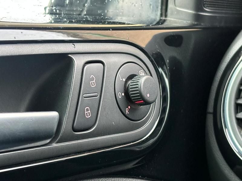 Zwart Occasion 2013 VW Beetle Design Cabriolet | € 11.750 (Goede deal) - Afbeelding 1/4