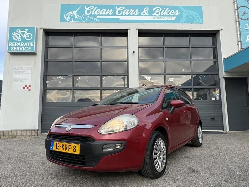 Rood Gebruikt 2010 Fiat Punto Evo Dynamic Hatchback | € 3.850 (Goede deal) - Afbeelding 1/4
