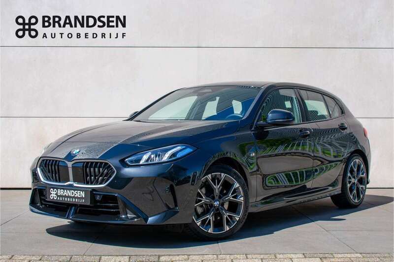 Zwart Gebruikt 2024 BMW 120 M Sport Hatchback | € 38.900 - Afbeelding 1/4