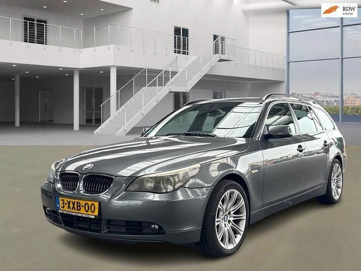 Grijs Gebruikt 2006 BMW 525 Executive Stationwagen | € 5.999 (Iets duurder) - Afbeelding 1/4