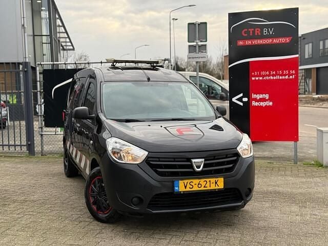 Zwart (metallic) Gebruikt 2016 Dacia Dokker MPV | € 3.695 (Eerlijke prijs) - Afbeelding 1/4