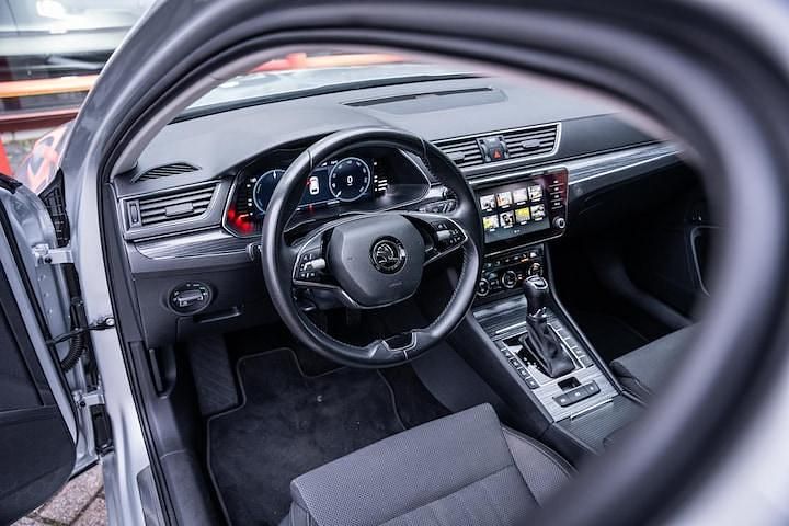 Occasion Skoda Superb Business Line 2022 Grijs (metallic) Stationwagen