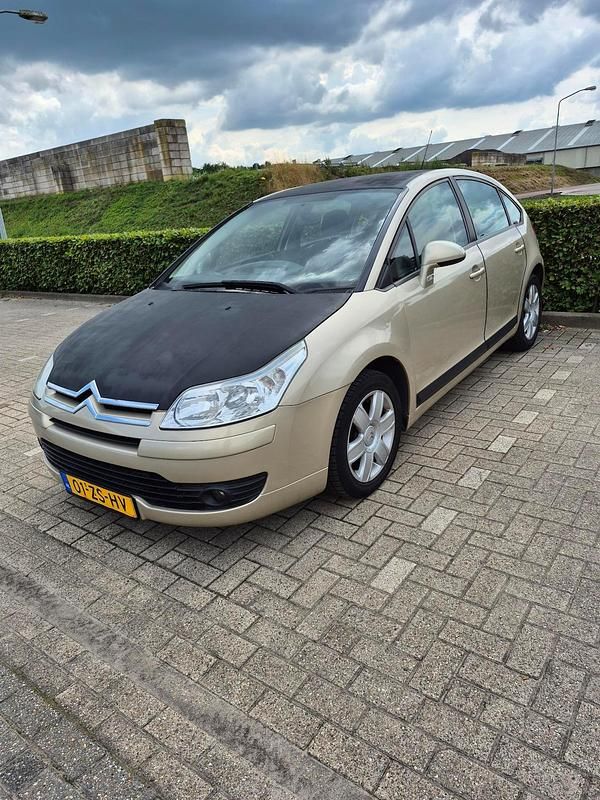Geel (metallic) Gebruikt 2005 Citroën C4 Business Class Hatchback | € 1.300 - Afbeelding 1/4