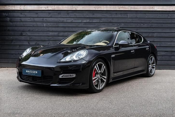 Zwart Gebruikt 2010 Porsche Panamera Turbo Sedan | € 49.950 - Afbeelding 1/4