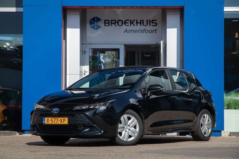 Zwart Gebruikt 2024 Toyota Corolla Hybrid Comfort Hatchback | € 27.900 (Goede deal) - Afbeelding 1/4