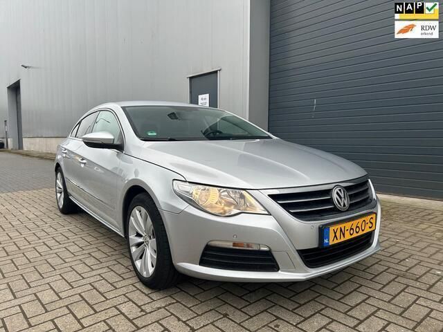 Grijs Gebruikt 2010 VW CC Sedan | € 5.999 (Goede deal) - Afbeelding 1/4