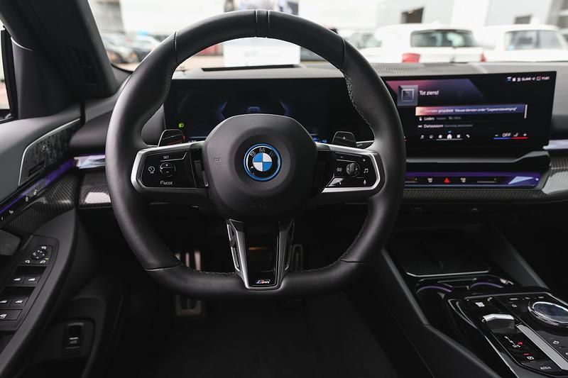 Occasion BMW 550e M Sport 489 PK (359 kW) 2024 Grijs Sedan