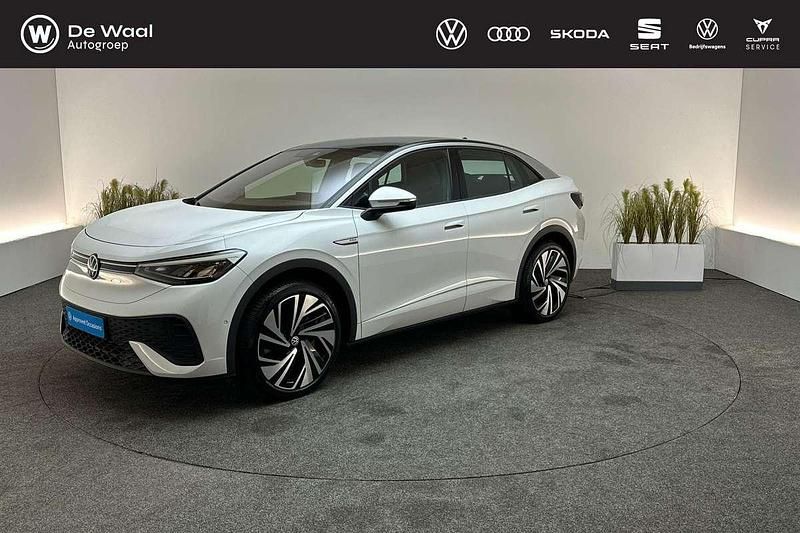 Gletscher white met zwart dak Gebruikt 2023 VW ID.5 Pro SUV | € 32.495 (Super prijs) - Afbeelding 1/3