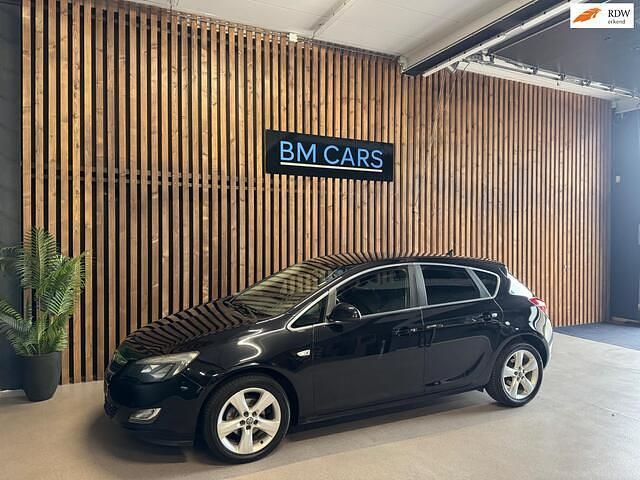 Zwart Gebruikt 2011 Opel Astra Sport Hatchback | € 4.799 (Goede deal) - Afbeelding 1/4