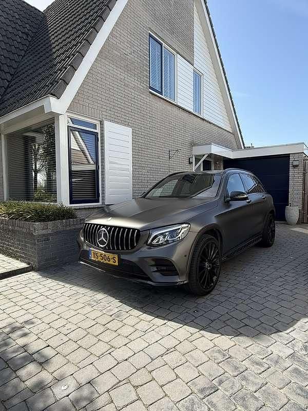 Zwart Gebruikt 2017 Mercedes GLC250 Premium Plus Stationwagen | € 22.900 (Eerlijke prijs) - Afbeelding 1/4