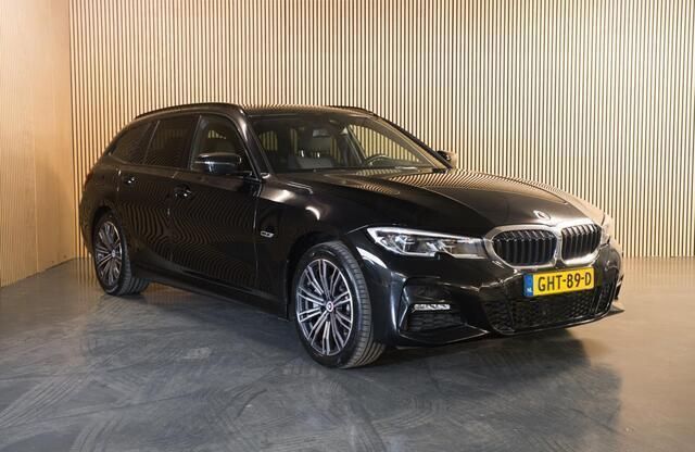 Zwart Gebruikt 2022 BMW 330 Executive Stationwagen | € 37.950 (Super prijs) - Afbeelding 1/4