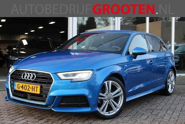 Blauw Occasion 2019 Audi A3 Sportback Sport Hatchback | € 19.888 (Iets duurder) - Afbeelding 1/4