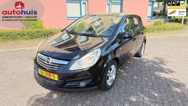 Zwart Gebruikt 2009 Opel Corsa Enjoy Hatchback | € 2.749 (Eerlijke prijs) - Afbeelding 1/4