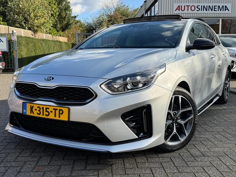 Grijs Gebruikt 2021 Kia ProCeed GT-Line Hatchback | € 23.695 (Eerlijke prijs) - Afbeelding 1/4