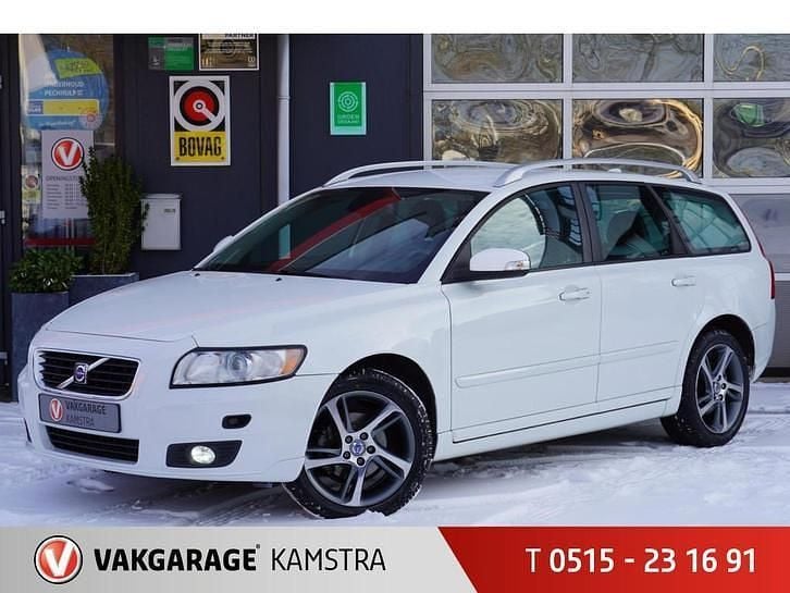 Wit Occasion 2012 Volvo V50 R-Design Pro Stationwagen | € 9.250 (Iets duurder) - Afbeelding 1/3