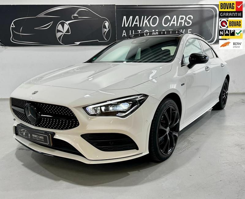 Wit Gebruikt 2021 Mercedes CLA250e AMG Sedan | € 36.450 (Eerlijke prijs) - Afbeelding 1/4