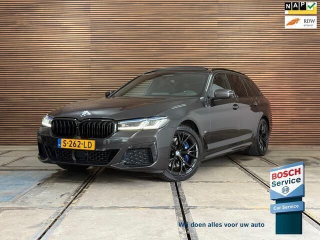 Grijs Gebruikt 2020 BMW 530 Executive Stationwagen | € 39.890 (Iets duurder) - Afbeelding 1/4