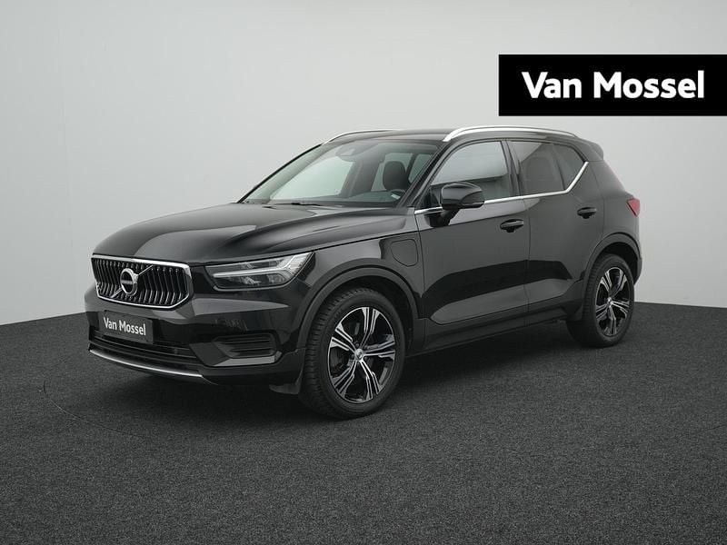 Zwart Gebruikt 2022 Volvo XC40 Inscription SUV | € 29.900 (Goede deal) - Afbeelding 1/4