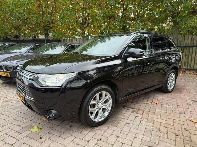 Zwart Gebruikt 2013 Mitsubishi Outlander Instyle SUV | € 9.790 (Eerlijke prijs) - Afbeelding 1/4