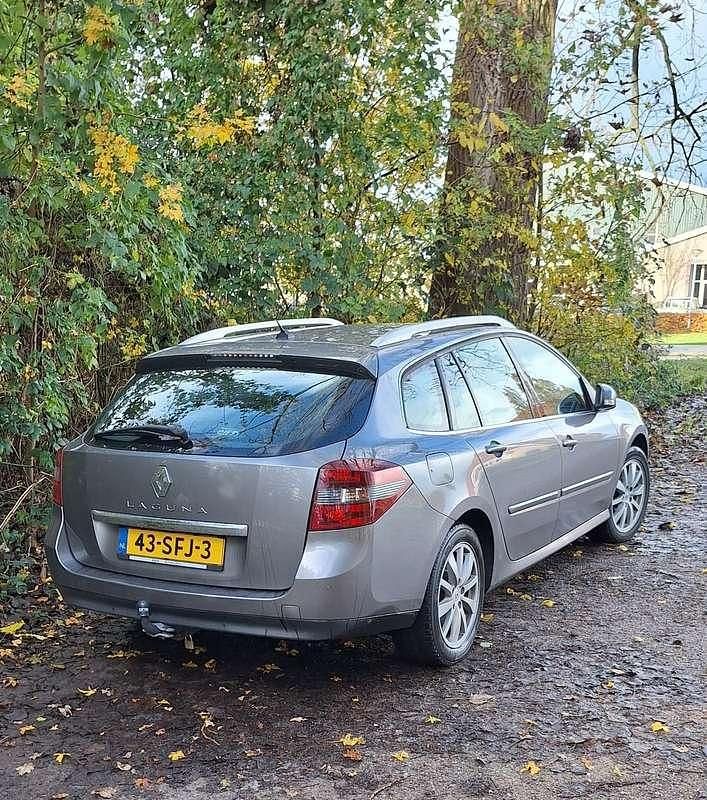 Grijs Occasion 2011 Renault Laguna III Dynamique Stationwagen | € 2.450 (Eerlijke prijs) - Afbeelding 1/4