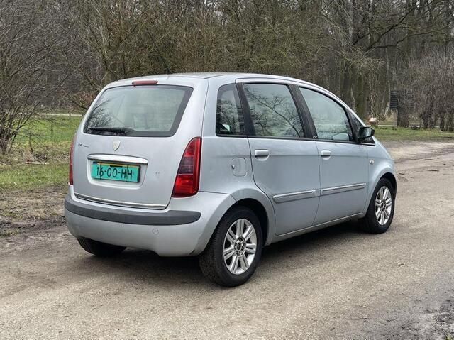 Occasion Lancia Musa 95 PK (69 kW) 2005 Grijs MPV